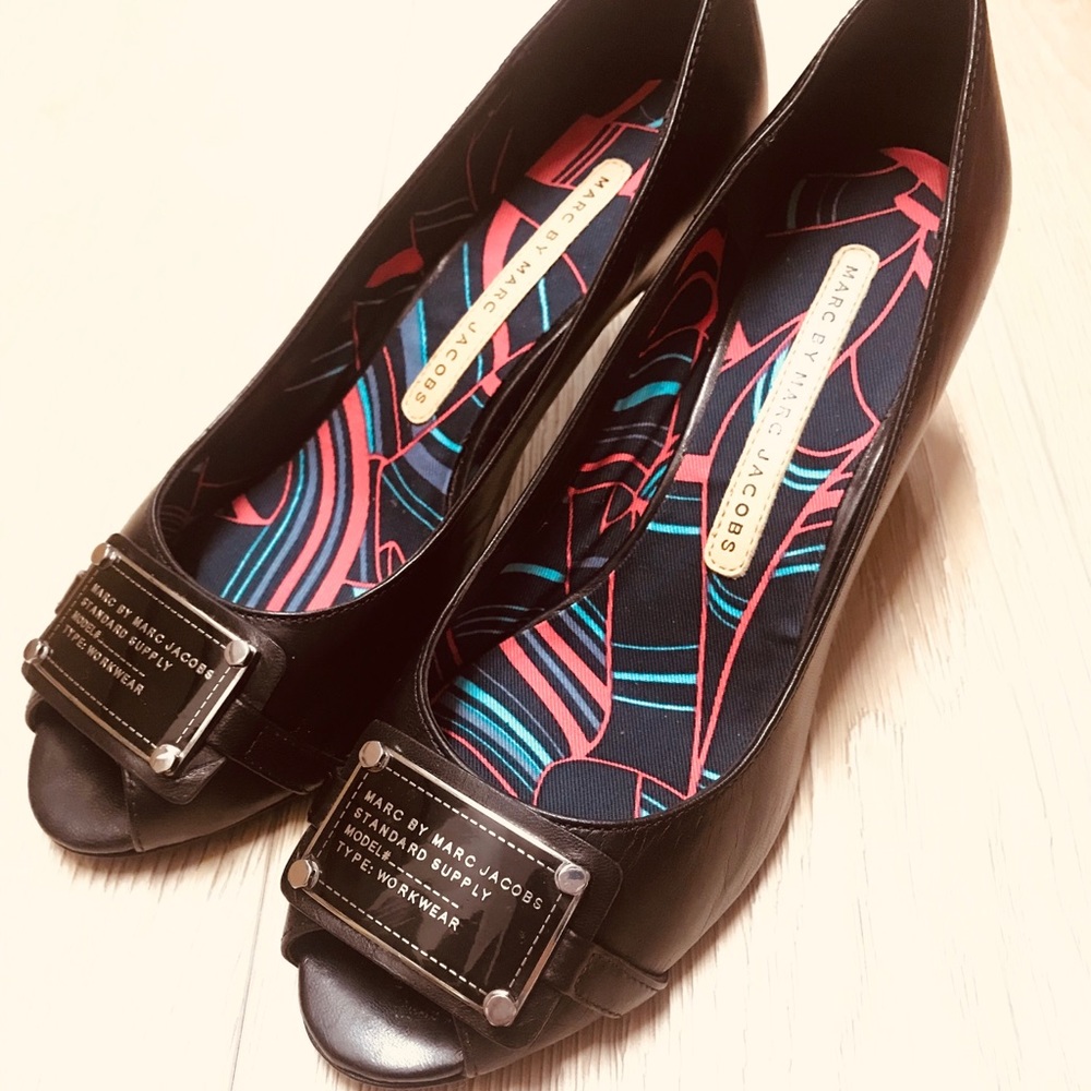 Marc by Marc Jacobs leather peep toe pumps